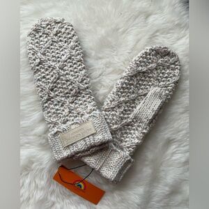 New! Kurt Geiger Cream Knit Mittens